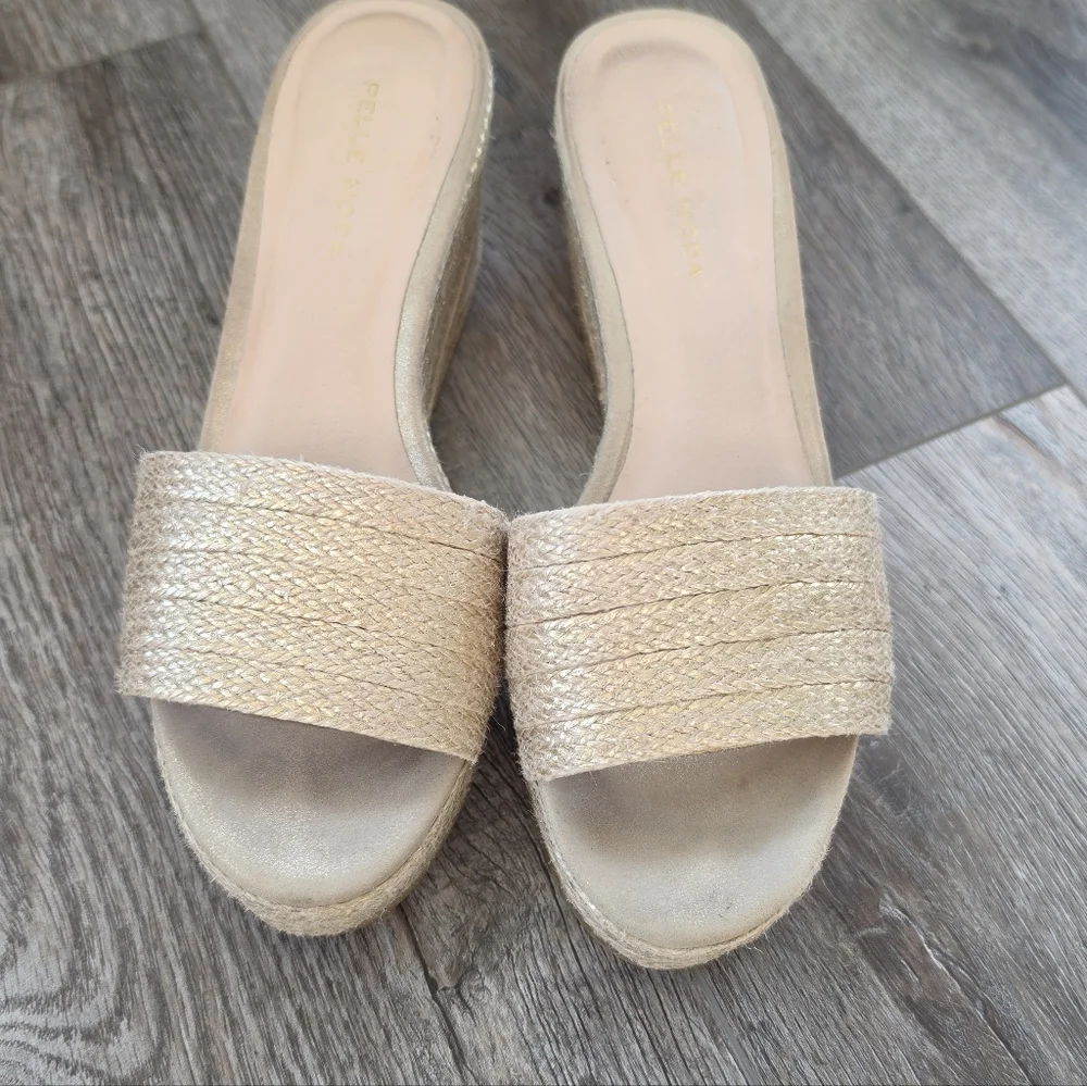 Pelle Moda Metallic Gold Jute Platform Wedge Sandals 7M